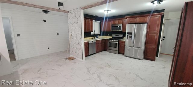 20120 Salisbury Street, Saint Clair Shores, MI 48080