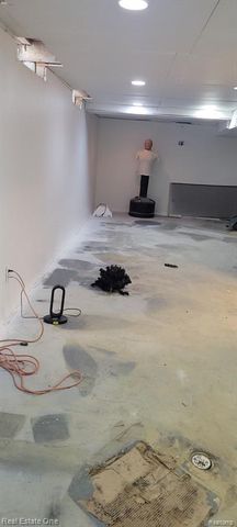 20120 Salisbury Street, Saint Clair Shores, MI 48080