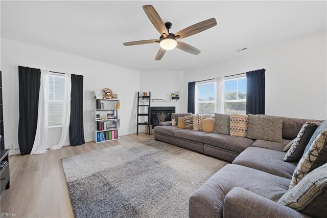 176 Norfleet LN, Suffolk, VA 23434