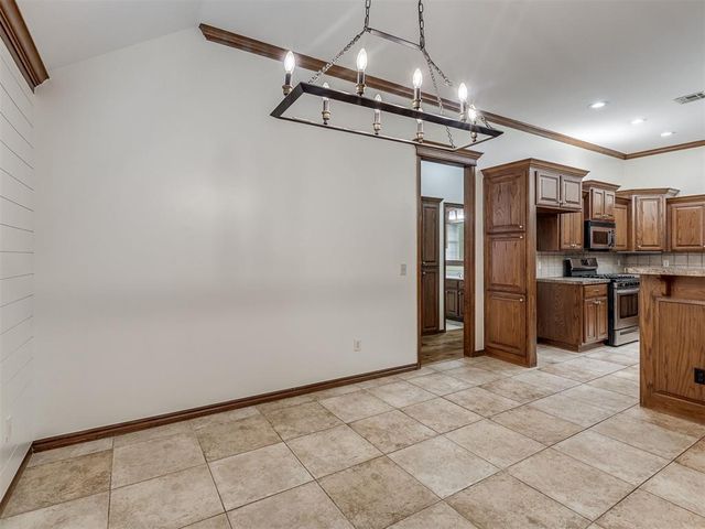 10604 NW 37th Street, Yukon, OK 73099