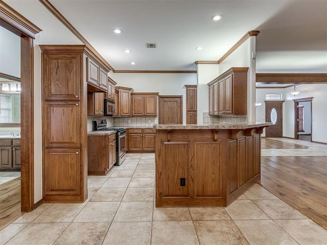 10604 NW 37th Street, Yukon, OK 73099