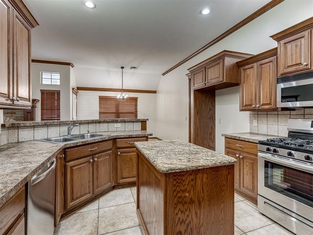 10604 NW 37th Street, Yukon, OK 73099