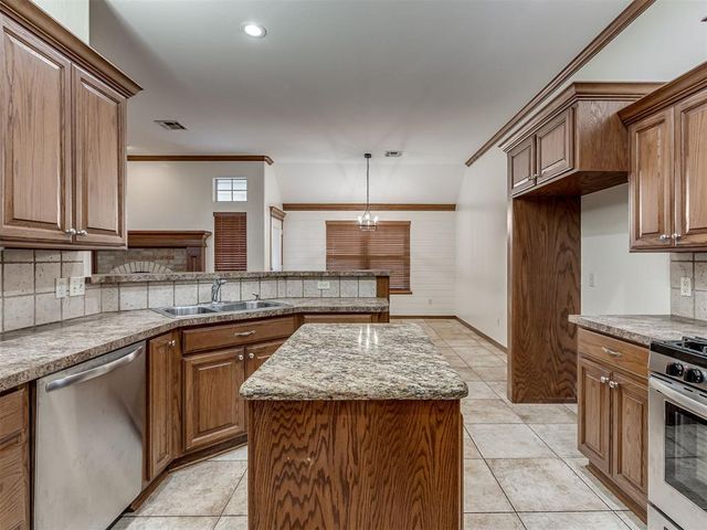 10604 NW 37th Street, Yukon, OK 73099