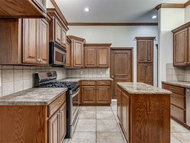 10604 NW 37th Street, Yukon, OK 73099