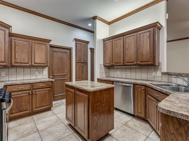 10604 NW 37th Street, Yukon, OK 73099