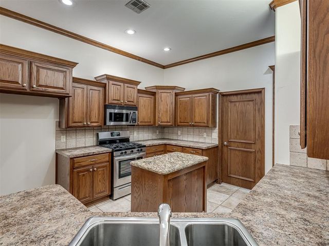 10604 NW 37th Street, Yukon, OK 73099