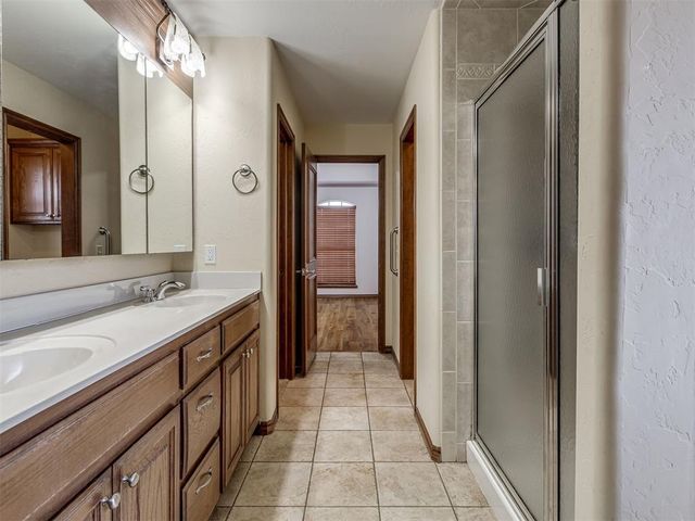 10604 NW 37th Street, Yukon, OK 73099