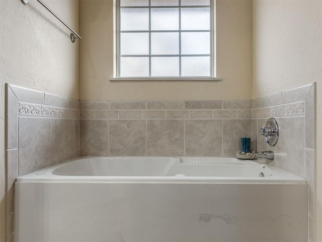 10604 NW 37th Street, Yukon, OK 73099