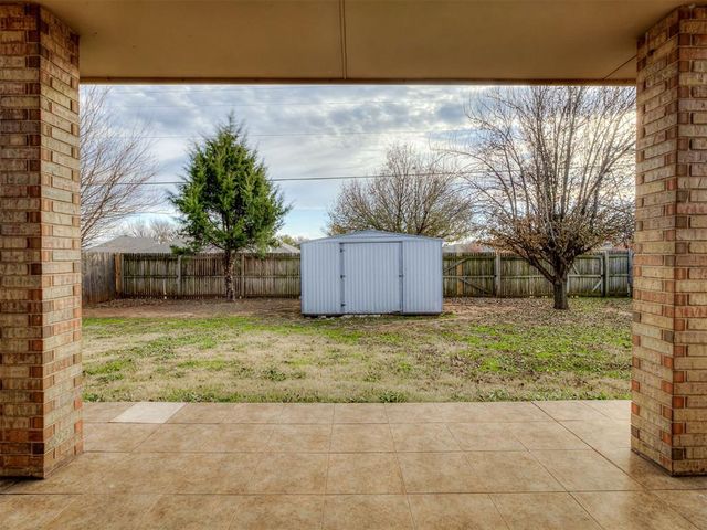 10604 NW 37th Street, Yukon, OK 73099