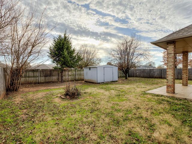 10604 NW 37th Street, Yukon, OK 73099