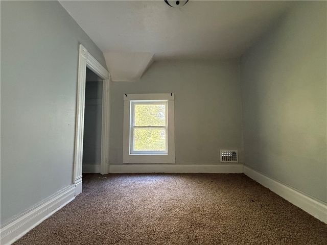 517 Electric St, New Castle, PA 16101