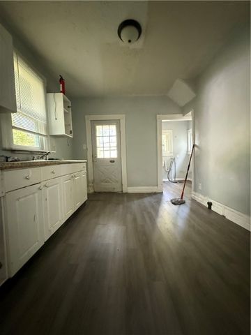 517 Electric St, New Castle, PA 16101