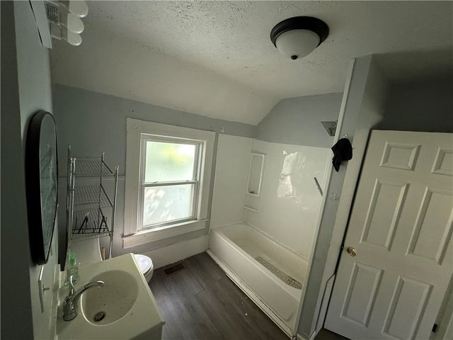 517 Electric St, New Castle, PA 16101