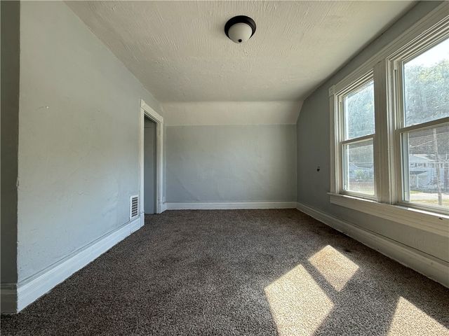 517 Electric St, New Castle, PA 16101