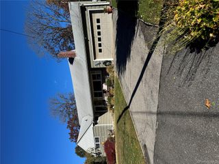 1 Glades Way, Halesite, NY 11743