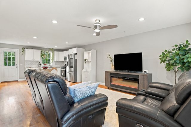 401 West St C, East Bridgewater, MA 02333