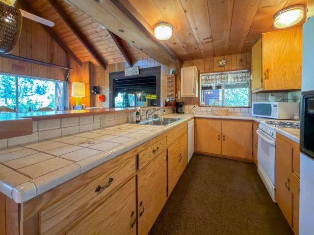 16101 Edgewood, Pine Mountain Club, CA 93222
