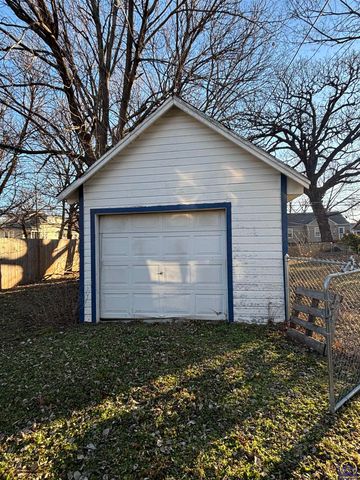 928 Lawrence ST, Emporia, KS 66801