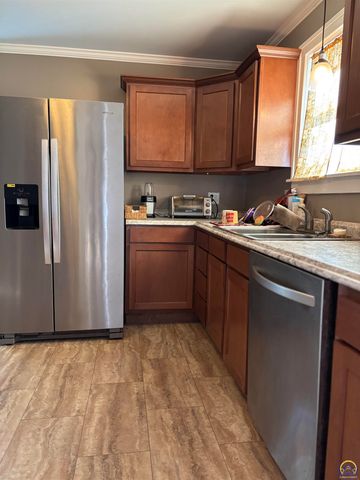 928 Lawrence ST, Emporia, KS 66801