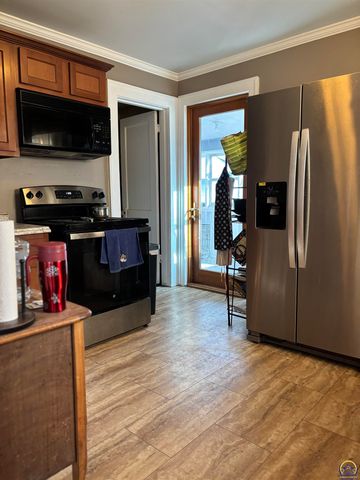 928 Lawrence ST, Emporia, KS 66801