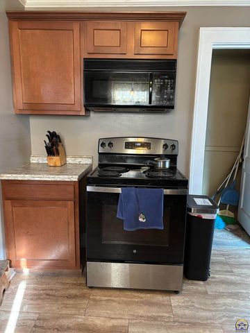 928 Lawrence ST, Emporia, KS 66801