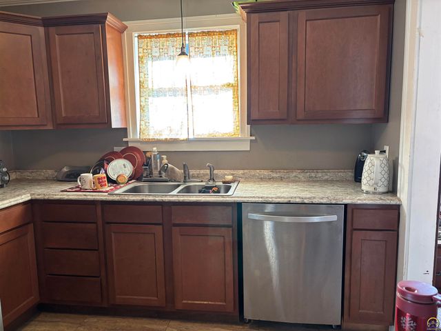 928 Lawrence ST, Emporia, KS 66801