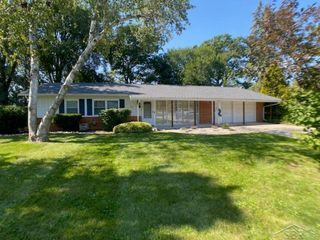 2201 Augsburg Drive, Saginaw, MI 48603