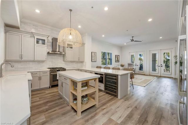 2870 Castillo CT # 103, Naples, FL 34109