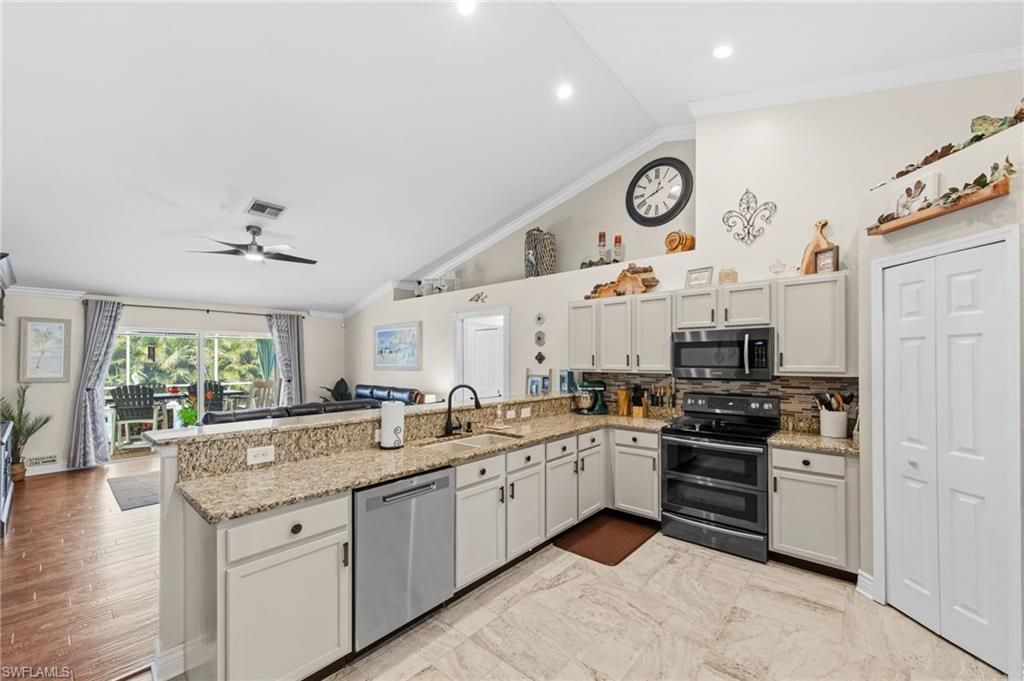 Image 14 of property listing at 512 NW 24th PL, Cape Coral, FL 33993