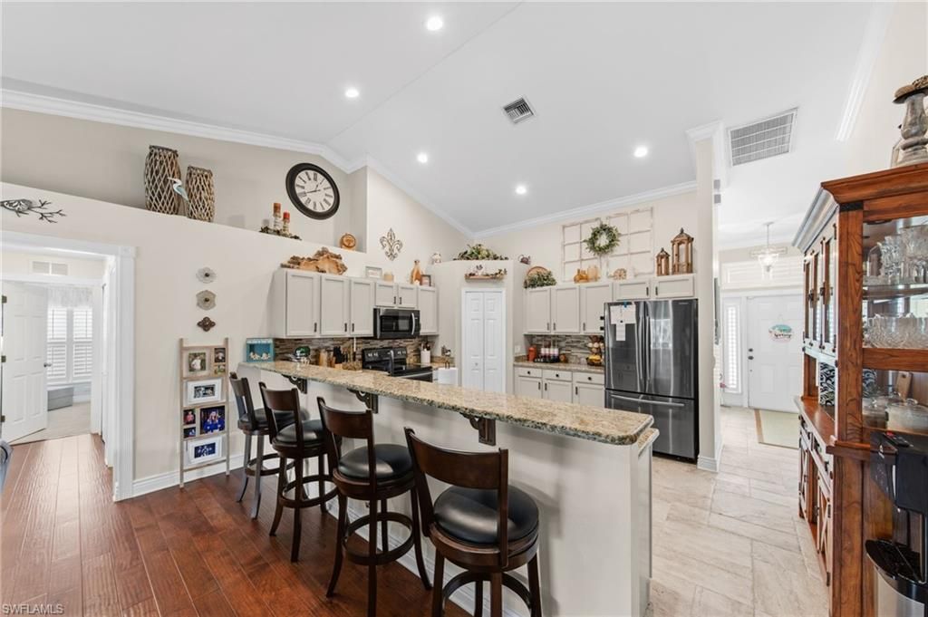 Image 15 of property listing at 512 NW 24th PL, Cape Coral, FL 33993