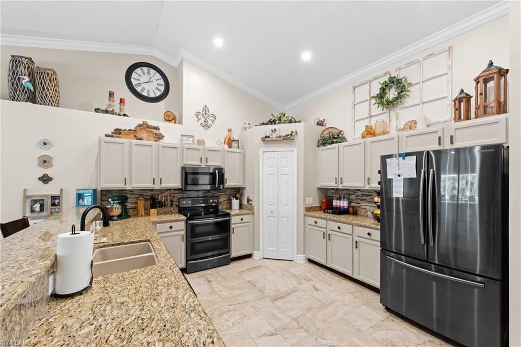Image 3 of property listing at 512 NW 24th PL, Cape Coral, FL 33993