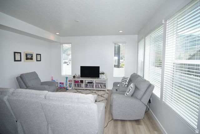107 E MONTGOMERY LN, North Ogden, UT 84414