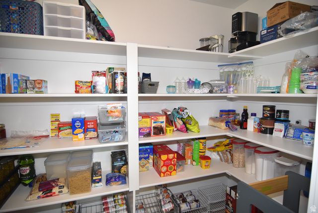 107 E MONTGOMERY LN, North Ogden, UT 84414
