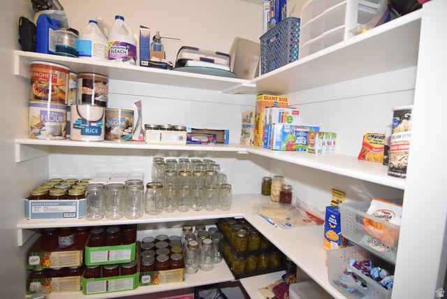 107 E MONTGOMERY LN, North Ogden, UT 84414