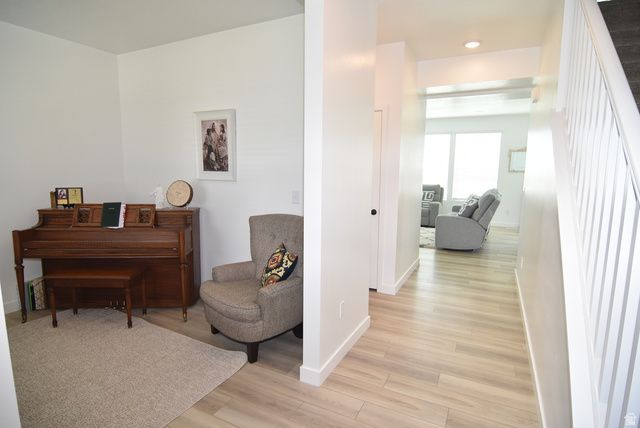 107 E MONTGOMERY LN, North Ogden, UT 84414