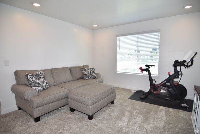 107 E MONTGOMERY LN, North Ogden, UT 84414
