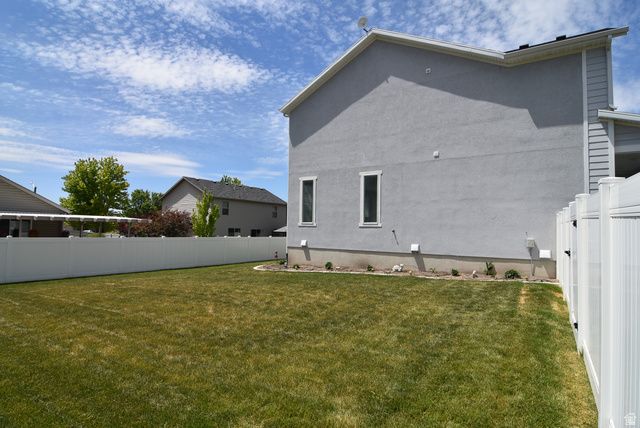 107 E MONTGOMERY LN, North Ogden, UT 84414