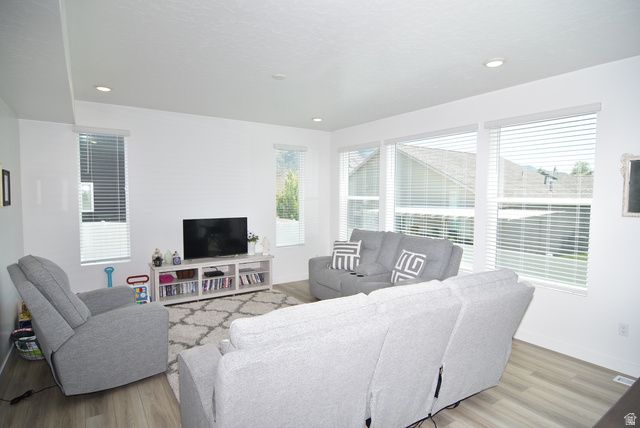 107 E MONTGOMERY LN, North Ogden, UT 84414