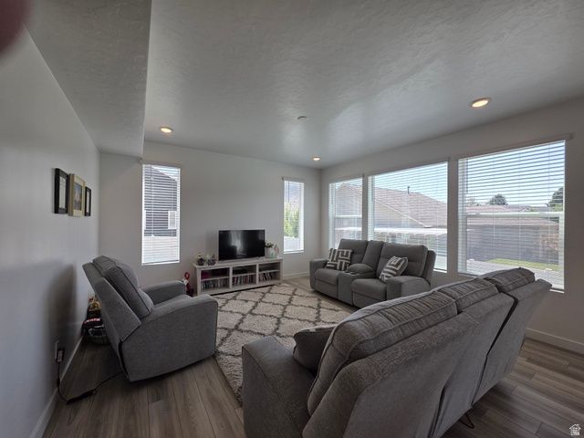107 E MONTGOMERY LN, North Ogden, UT 84414