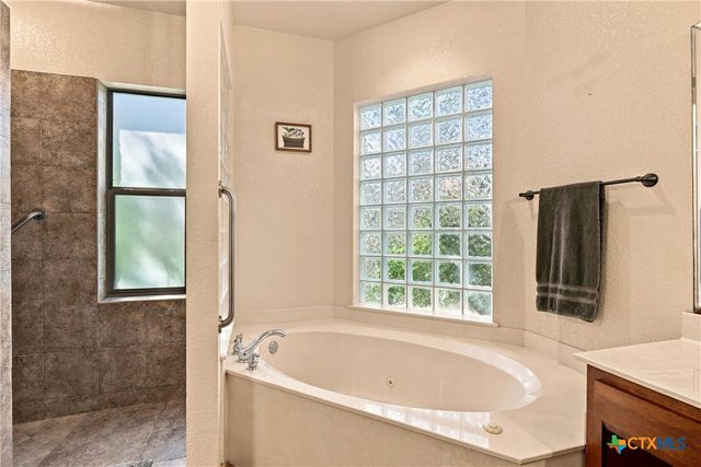 2 Trophy Lane, New Braunfels, TX 78132