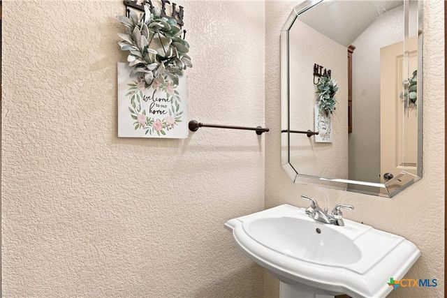 2 Trophy Lane, New Braunfels, TX 78132