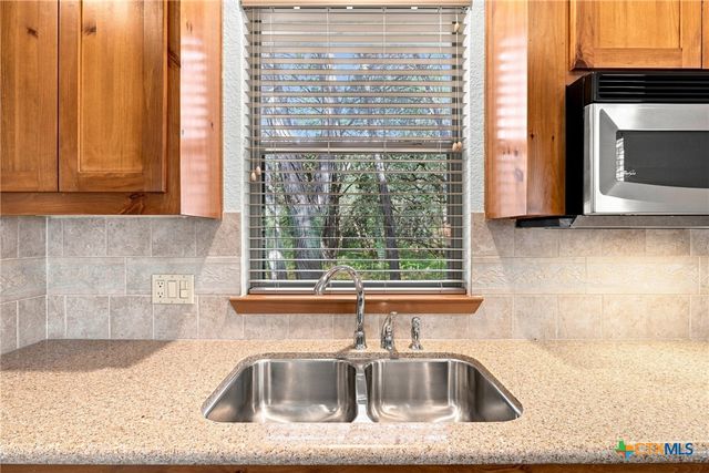 2 Trophy Lane, New Braunfels, TX 78132