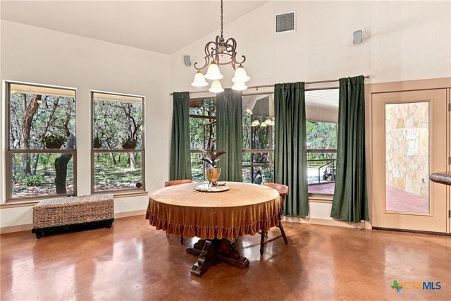 2 Trophy Lane, New Braunfels, TX 78132