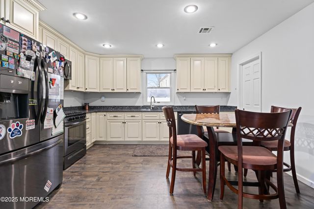 71 6th Street, Belford, NJ 07718