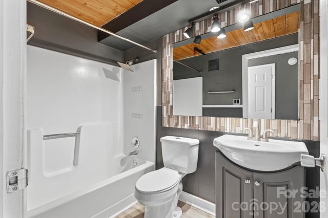 201 S Hoskins Road 236, Charlotte, NC 28208