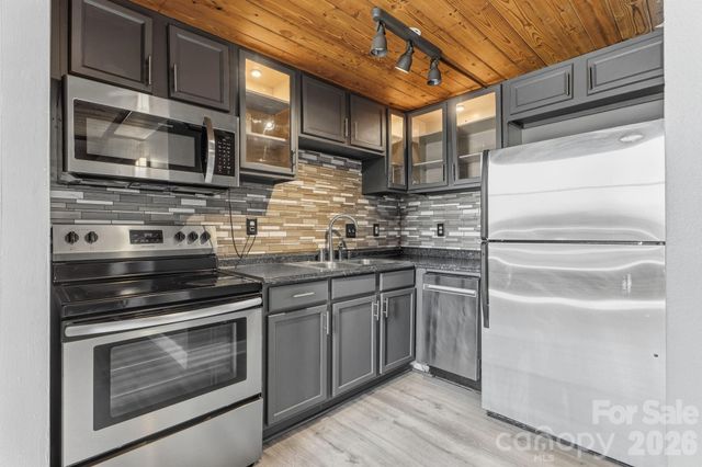 201 S Hoskins Road 236, Charlotte, NC 28208