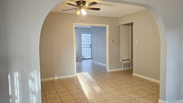 911 Spring Park, San Antonio, TX 78227