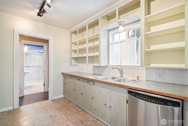 412 Kirby Avenue SE, Castle Rock, WA 98611