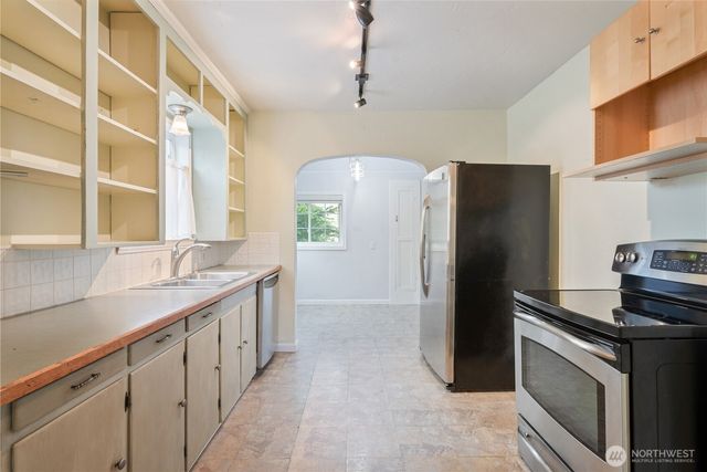 412 Kirby Avenue SE, Castle Rock, WA 98611