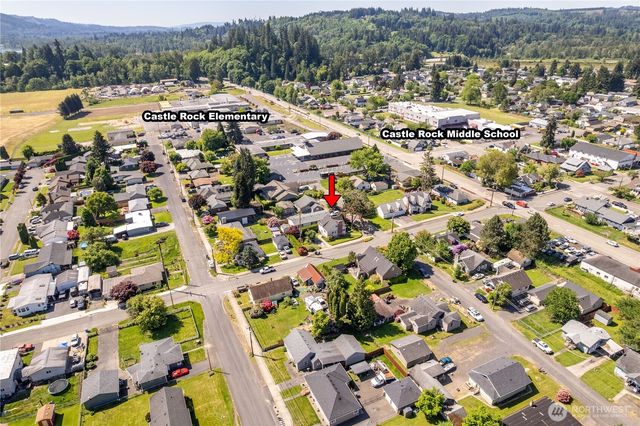 412 Kirby Avenue SE, Castle Rock, WA 98611